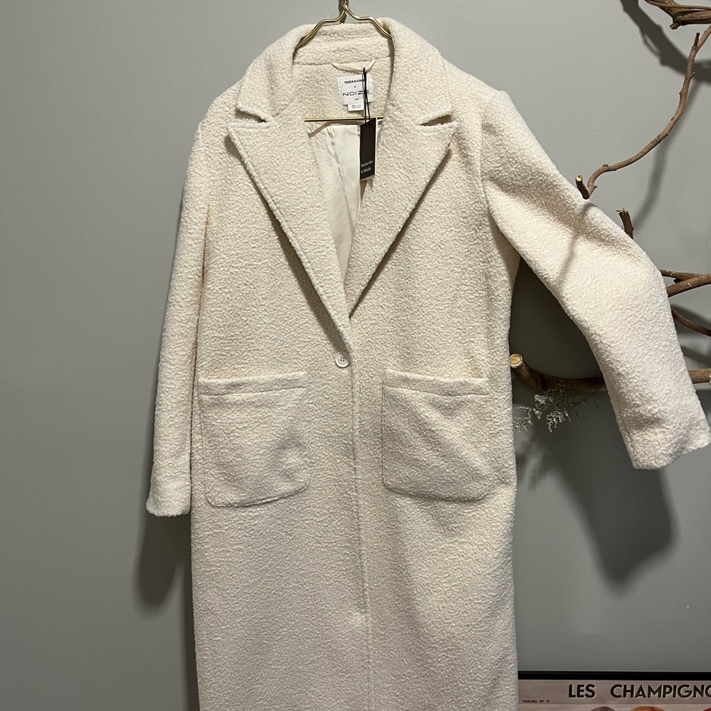 NOIZE 🌱 vegan and cruelty-free 🐰 gorgeous coat 🤍